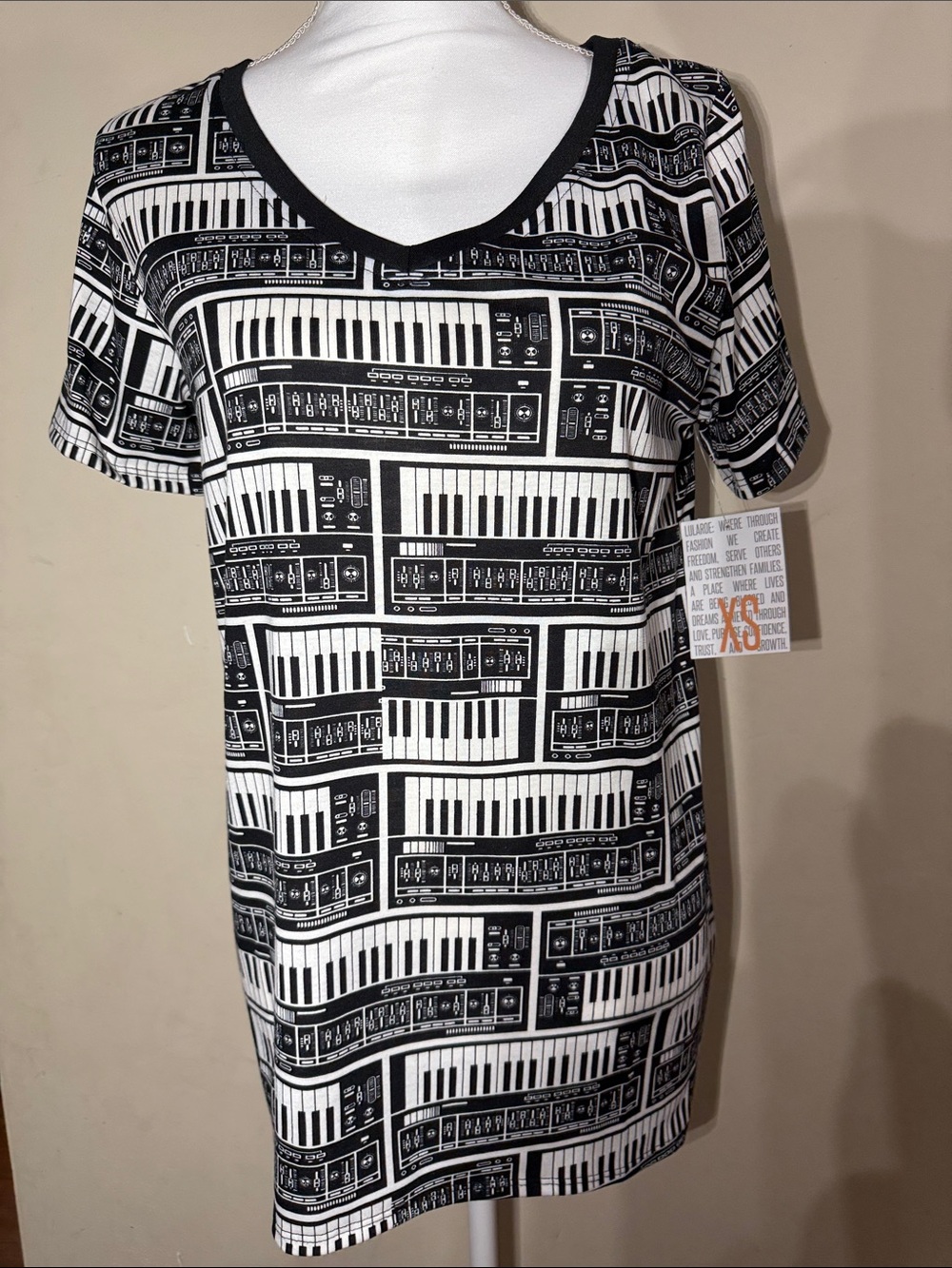 LuLaRoe Christy T Black & White Keyboard V-Neck size XS